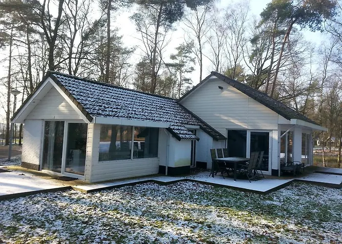 Comfortabele Vrijstaande 3 ホリデーパーク